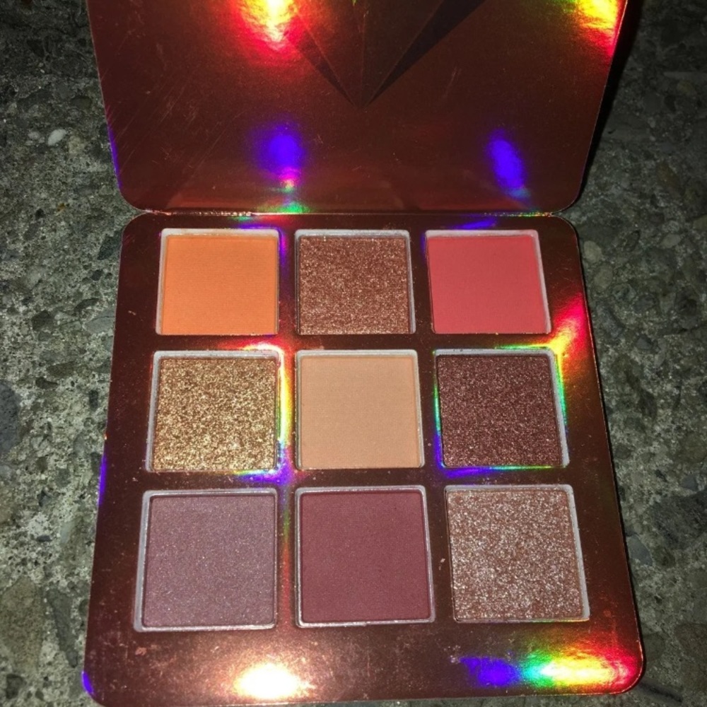 Cmaadu Cosmetics eyeshadow palette